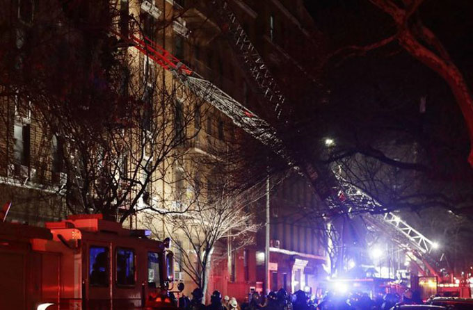 Mortífero incendio deja 12 muertos en Nueva York Mortífero incendio deja 12 muertos en Nueva York
