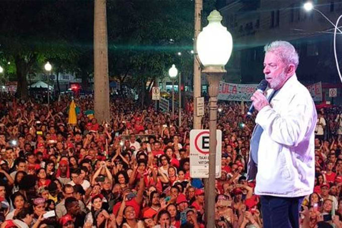 Caravana Lula por Brasil prosigue su marcha en Río Caravana Lula por Brasil prosigue su marcha en Río