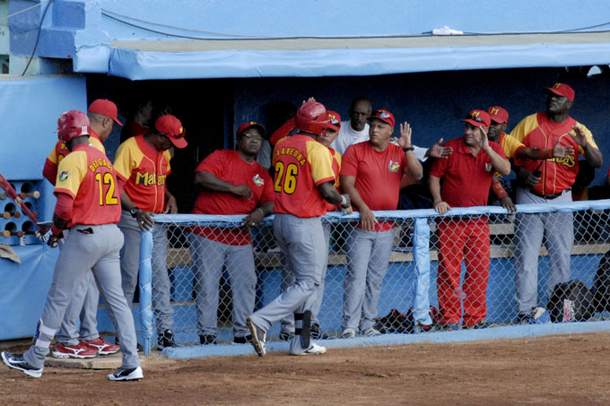 Porfía Matanzas-Las Tunas matiza recta final del béisbol cubano Porfía Matanzas-Las Tunas matiza recta final del béisbol cubano
