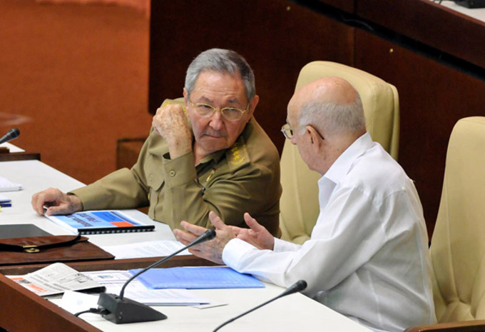 Preside Raúl sesión plenaria del parlamento cubano Preside Raúl sesión plenaria del parlamento cubano