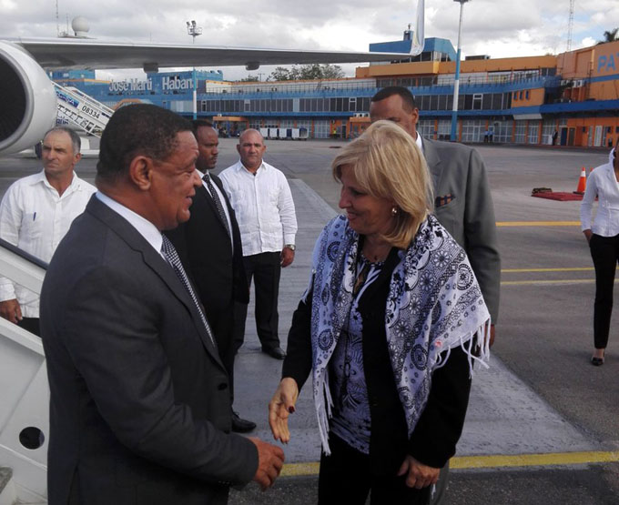 Presidente de Etiopía rinde tributo a internacionalistas cubanos (+ fotos) Presidente de Etiopía rinde tributo a internacionalistas cubanos (+ fotos)
