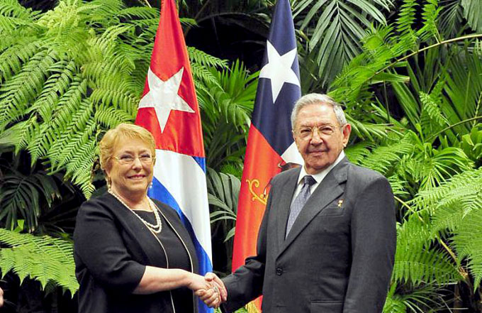 Recibió Raúl a la Presidenta de Chile (+ fotos y video) Recibió Raúl a la Presidenta de Chile (+ fotos y video)