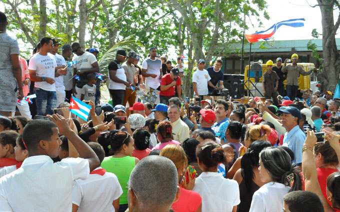 Recibimiento a los Alazanes y compromiso de azucareros (+ fotos) Recibimiento a los Alazanes y compromiso de azucareros (+ fotos)