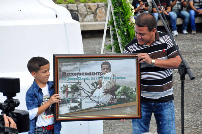Un niño símbolo de amor a Martí y Cuba Un niño símbolo de amor a Martí y Cuba