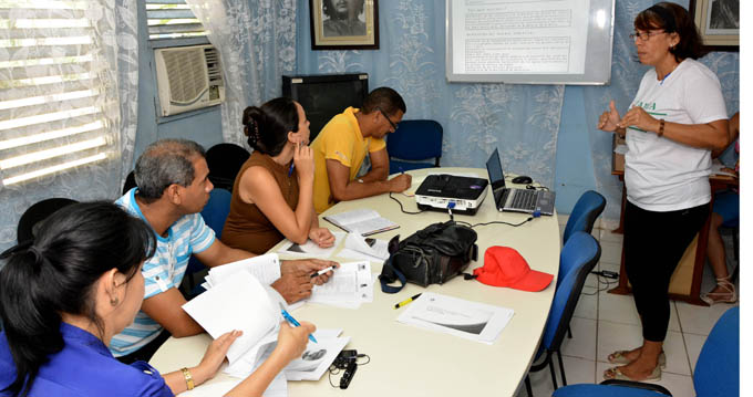 Yanet Sanz explicó a periodistas la importancia de divulgar los efectos del cambio climático