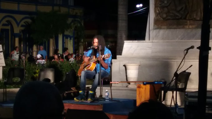 Ofreció Raúl Torres concierto en Bayamo por el Día de los Padres Ofreció Raúl Torres concierto en Bayamo por el Día de los Padres