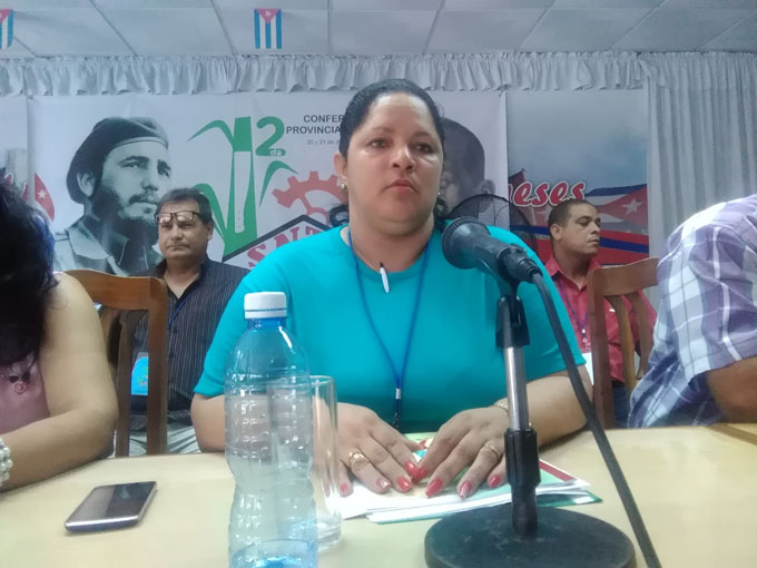 Trabajadores azucareros de Granma en debate sindical Trabajadores azucareros de Granma en debate sindical