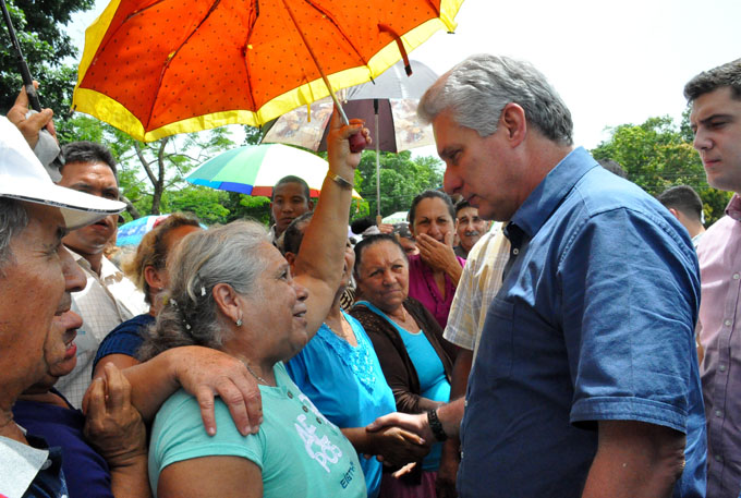 Recorre presidente cubano sitios de interés social y económico en Granma (+ fotos, audios y videos) Recorre presidente cubano sitios de interés social y económico en Granma (+ fotos, audios y videos)