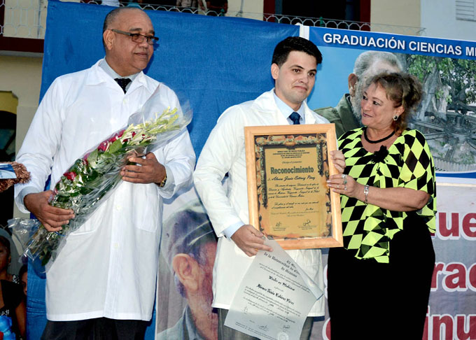 Gradúa Facultad de Ciencias Médicas de Bayamo más de 400 profesionales (+ fotos y videos) Gradúa Facultad de Ciencias Médicas de Bayamo más de 400 profesionales (+ fotos y videos)