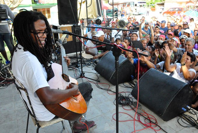 Llegan reconocidos artistas cubanos al consejo popular Julia (+ fotos) Llegan reconocidos artistas cubanos al consejo popular Julia (+ fotos)