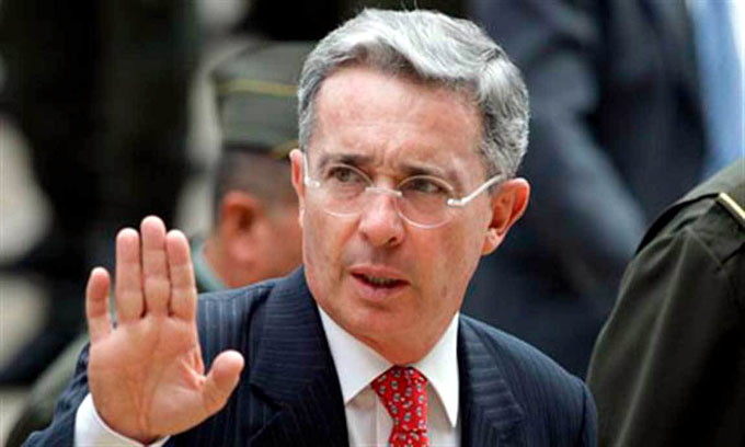 Maremoto político en Colombia por renuncia de Uribe al Congreso (+ fotos) Maremoto político en Colombia por renuncia de Uribe al Congreso (+ fotos)