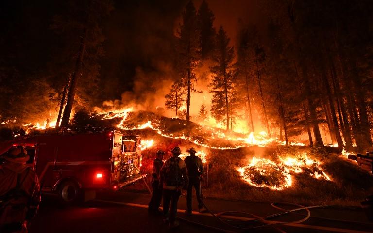 Miles de bomberos luchan contra 16 incendios en California, EE.UU. (+ video) Miles de bomberos luchan contra 16 incendios en California, EE.UU. (+ video)