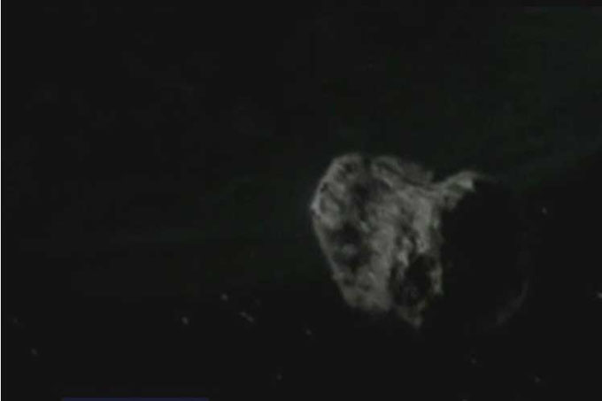 Un asteroide de gran tamaño se acerca a la Tierra Un asteroide de gran tamaño se acerca a la Tierra
