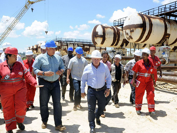 Visitó Díaz-Canel instalaciones de la Refinería Ñico López Visitó Díaz-Canel instalaciones de la Refinería Ñico López