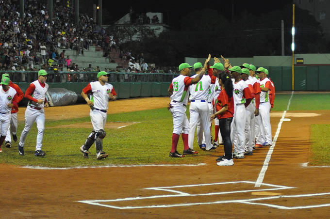Leñadores y Azucareros pugnarán por liderato en serie beisbolera (+ video) Leñadores y Azucareros pugnarán por liderato en serie beisbolera (+ video)