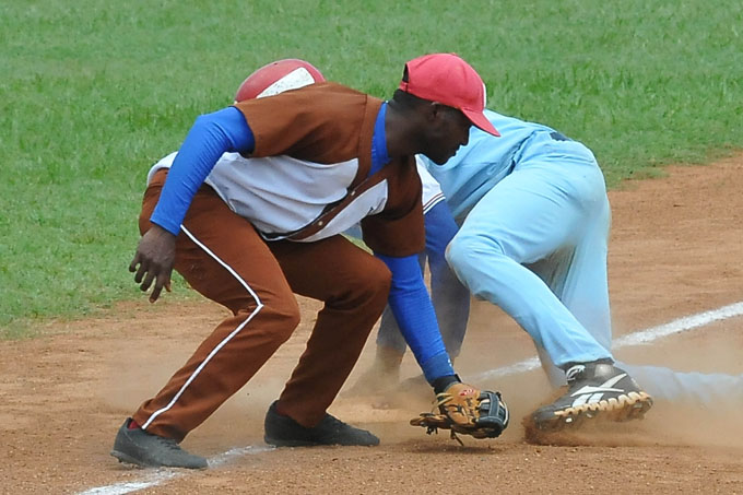 Cayeron los punteros en Serie provincial de béisbol Cayeron los punteros en Serie provincial de béisbol