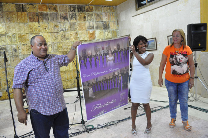 Máximas autoridades de Granma rinden homenaje a destacada institución coral (+ fotos) Máximas autoridades de Granma rinden homenaje a destacada institución coral (+ fotos)