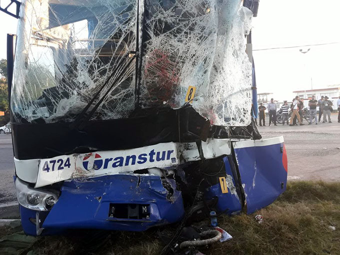 Continúa en estado grave chofer del ómnibus accidentado en Bayamo (+ fotos, audio y video) Continúa en estado grave chofer del ómnibus accidentado en Bayamo (+ fotos, audio y video)