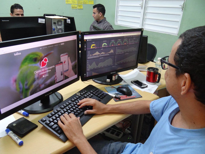 Presidente cubano anuncia taller nacional sobre informatización de la sociedad Presidente cubano anuncia taller nacional sobre informatización de la sociedad