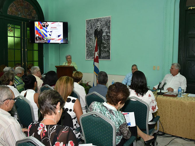 Presidente de Cuba participa en balance de la Contraloría General (+ fotos) Presidente de Cuba participa en balance de la Contraloría General (+ fotos)