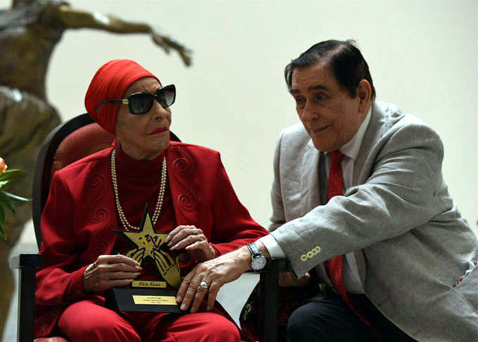 Nombran Estrella del Siglo a gran bailarina cubana Alicia Alonso Nombran Estrella del Siglo a gran bailarina cubana Alicia Alonso