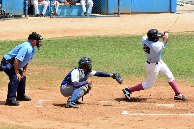 Indios igualaron porfía por la corona del béisbol granmense Indios igualaron porfía por la corona del béisbol granmense