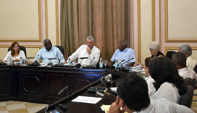 Presidente cubano participa en reuniones con funcionarios municipales Presidente cubano participa en reuniones con funcionarios municipales