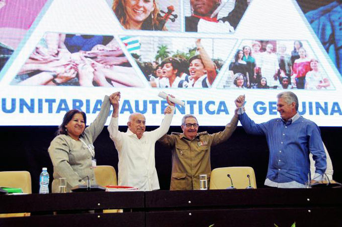 Cuba necesita la fuerza de la mujer, afirma Raúl Castro (+ video) Cuba necesita la fuerza de la mujer, afirma Raúl Castro (+ video)