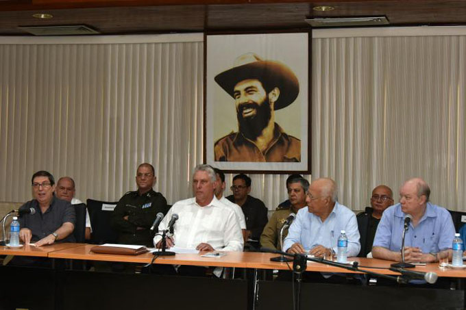 La política exterior de la Revolución Cubana es una sola La política exterior de la Revolución Cubana es una sola
