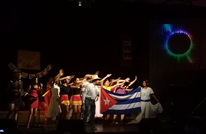 Envían jóvenes mensaje de unidad al mundo (+ fotos) Envían jóvenes mensaje de unidad al mundo (+ fotos)