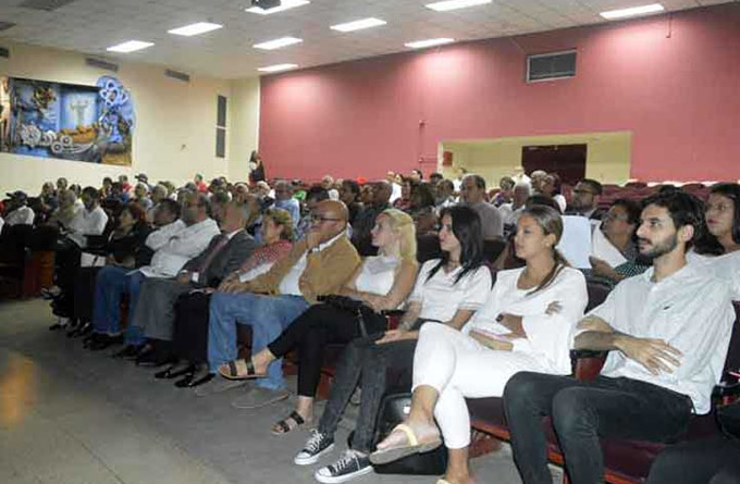 Embajadora cubana en Panamá agradece solidaridad con la isla (+fotos) Embajadora cubana en Panamá agradece solidaridad con la isla (+fotos)
