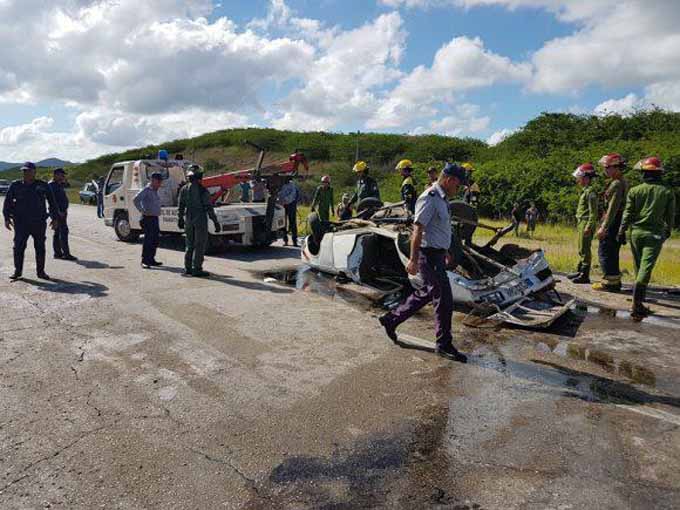 Tres fallecidos y varios lesionados en accidente de tránsito ocurrido en Villa Clara (+ fotos y video) Tres fallecidos y varios lesionados en accidente de tránsito ocurrido en Villa Clara (+ fotos y video)