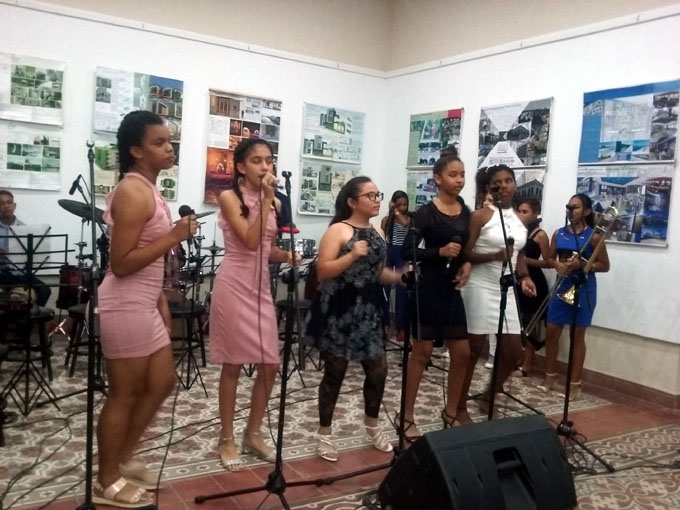 Estudiantes dedican velada cultural al 26 de Julio (+ fotos) Estudiantes dedican velada cultural al 26 de Julio (+ fotos)