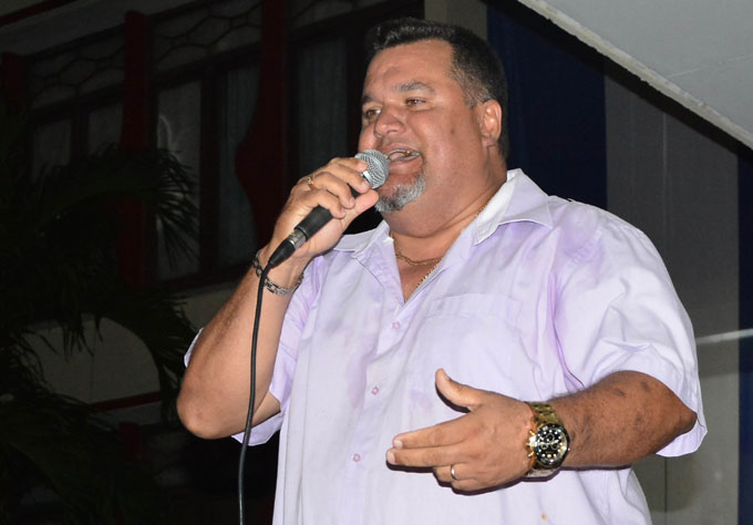 Un Ruiseñor canta al Día de la Rebeldía nacional Un Ruiseñor canta al Día de la Rebeldía nacional
