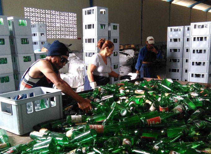 Reconocen a empresa de Materias Primas de Granma como Vanguardia Nacional Reconocen a empresa de Materias Primas de Granma como Vanguardia Nacional