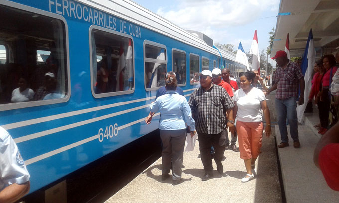 Arriba a Granma nuevo tren de pasajeros en recorrido de prueba (+ fotos) Arriba a Granma nuevo tren de pasajeros en recorrido de prueba (+ fotos)