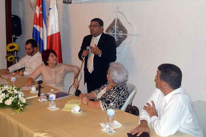 Presidente cubano deseó éxitos a su homólogo panameño (+fotos) Presidente cubano deseó éxitos a su homólogo panameño (+fotos)