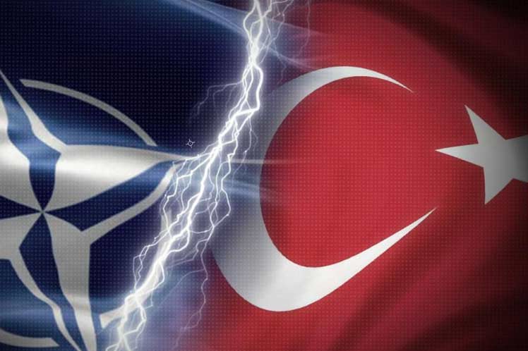Turquía recibe armamento ruso y crecen tensiones con EE.UU. Turquía recibe armamento ruso y crecen tensiones con EE.UU.