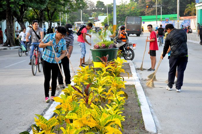 Cambiarán de labor unos 98 mil granmenses para respaldar producciones e higienización ante coyuntura energética