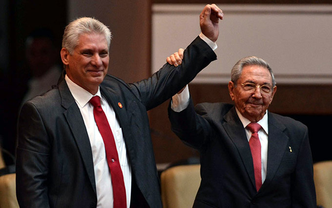 Máximas autoridades cubanas asisten a plenaria del Parlamento Máximas autoridades cubanas asisten a plenaria del Parlamento