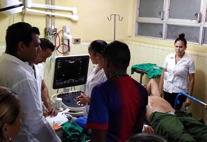 Atienden en Manzanillo a lesionados por accidente de tránsito (+fotos) Atienden en Manzanillo a lesionados por accidente de tránsito (+fotos)