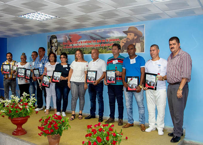 Entregan reconocimientos a trabajadores y entidades de Recursos Hidráulicos Entregan reconocimientos a trabajadores y entidades de Recursos Hidráulicos
