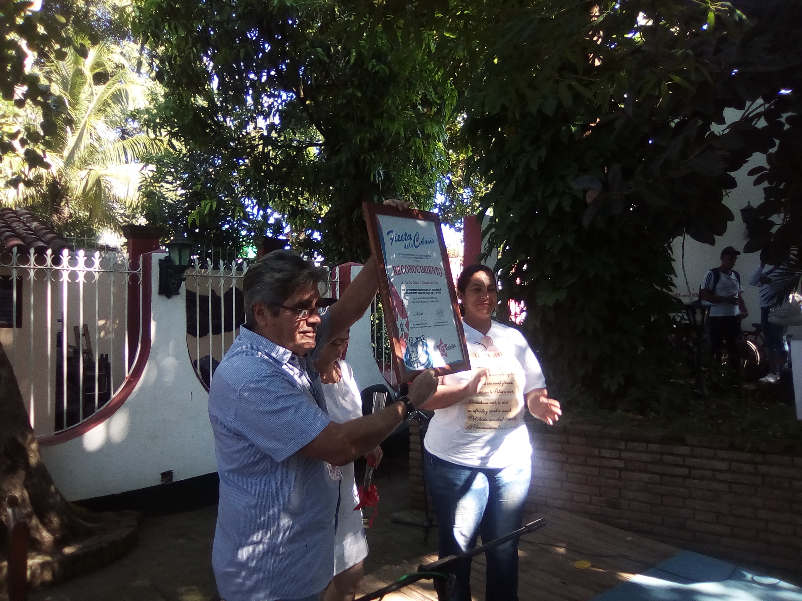 Presentan en Bayamo el libro Los Silencios Quebrados de San Lorenzo Presentan en Bayamo el libro Los Silencios Quebrados de San Lorenzo