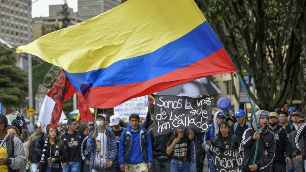 En Colombia, cacerolazo contra políticas del gobierno En Colombia, cacerolazo contra políticas del gobierno