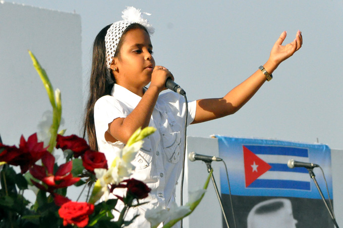 La niña que le canta a Fidel y a la Revolución (+ video) La niña que le canta a Fidel y a la Revolución (+ video)