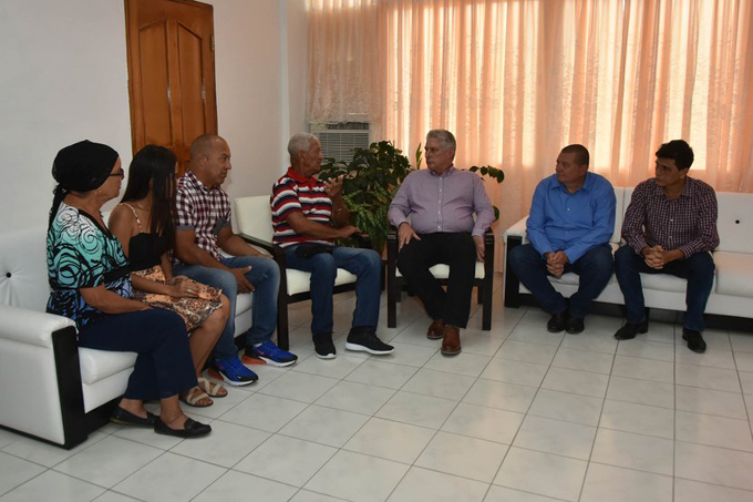 Transmitió Díaz-Canel el afecto de Cuba a familiares de médico secuestrado en Kenya Transmitió Díaz-Canel el afecto de Cuba a familiares de médico secuestrado en Kenya