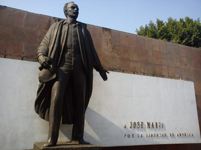 Remozan Mausoleo a Martí en Ciudad de México por su 167 aniversario Remozan Mausoleo a Martí en Ciudad de México por su 167 aniversario
