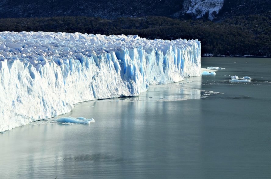 Alertan sobre inminente desprendimiento de capa de hielo en Antártida Alertan sobre inminente desprendimiento de capa de hielo en Antártida