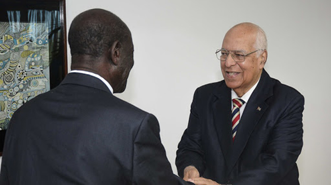 Recibió Cabrisas al Vicepresidente de Uganda Recibió Cabrisas al Vicepresidente de Uganda