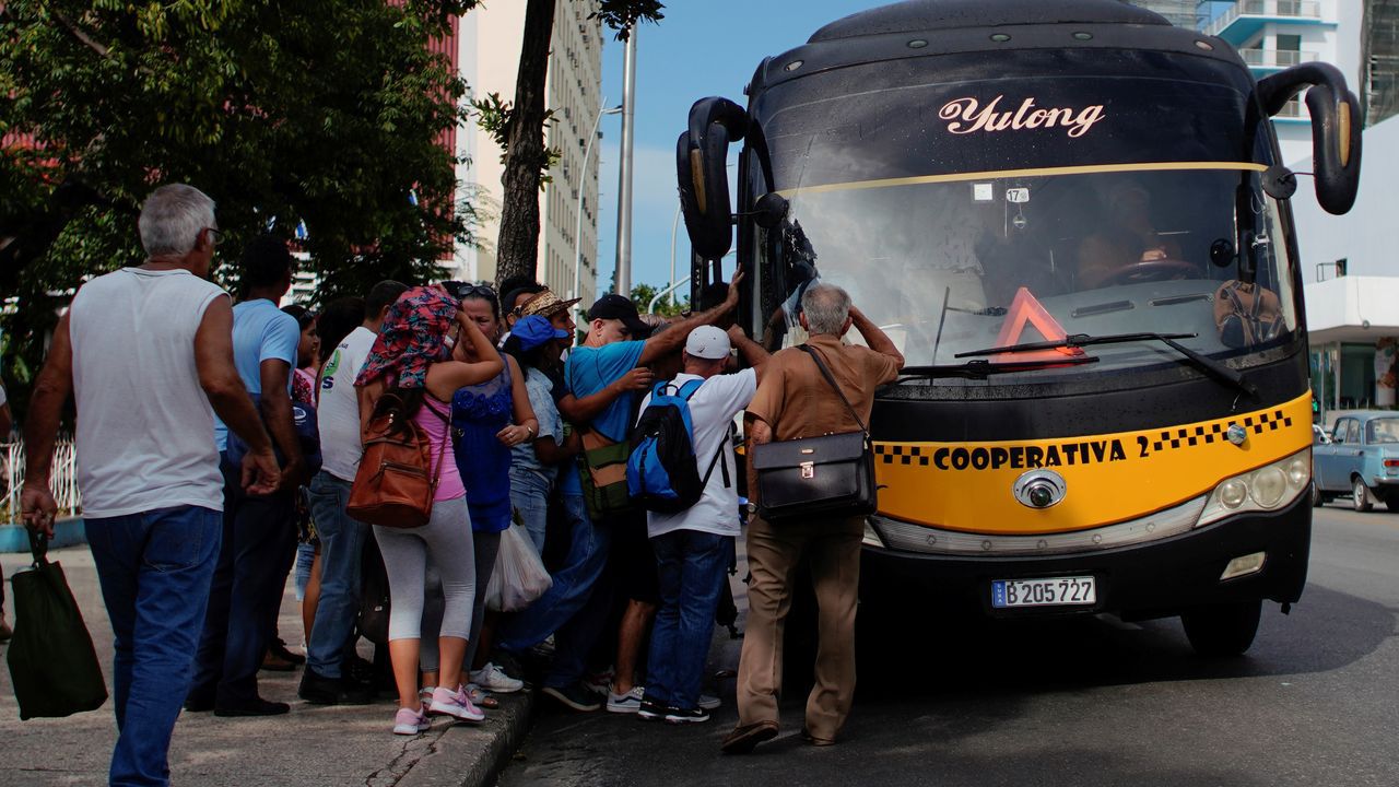 Cuba realiza esfuerzos en transporte afectado por bloqueo de EE.UU. Cuba realiza esfuerzos en transporte afectado por bloqueo de EE.UU.